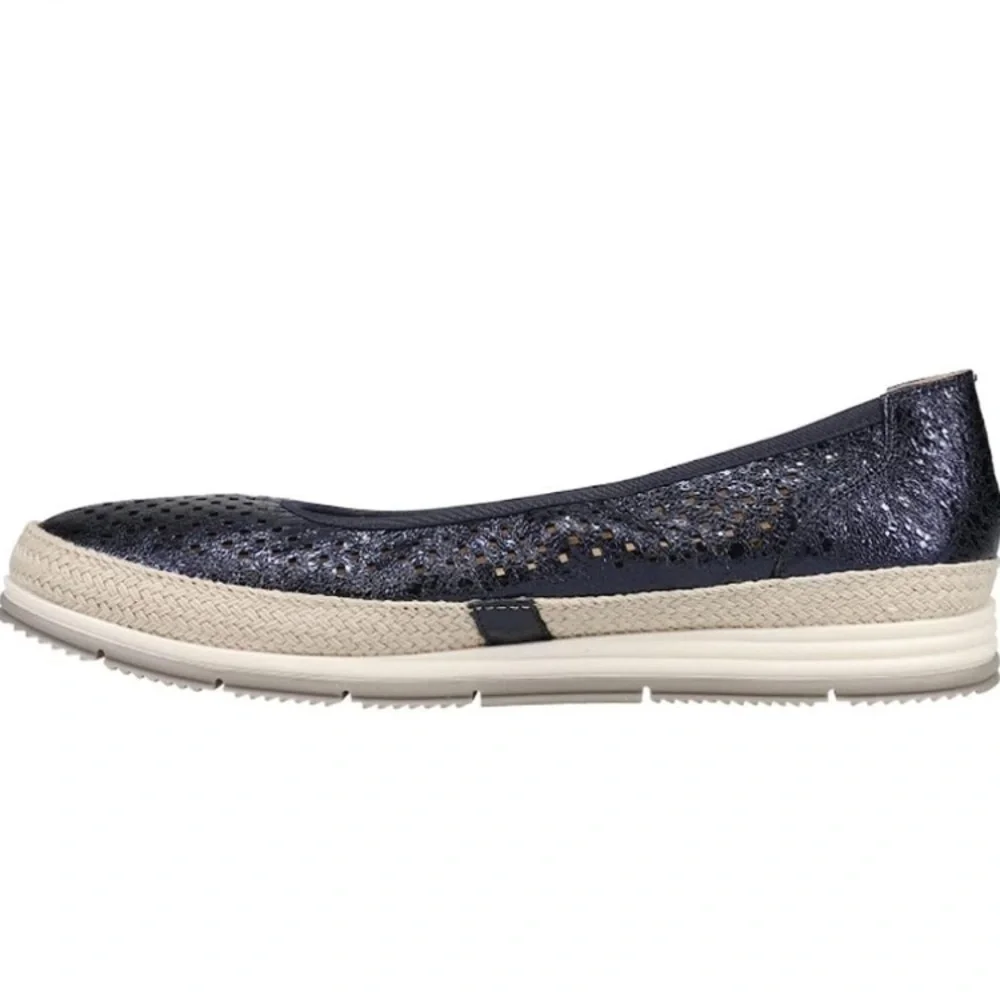 Van Eli perforated pebble